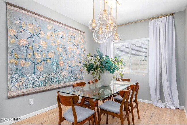 Building Photo - 155 W Jamaica Pl