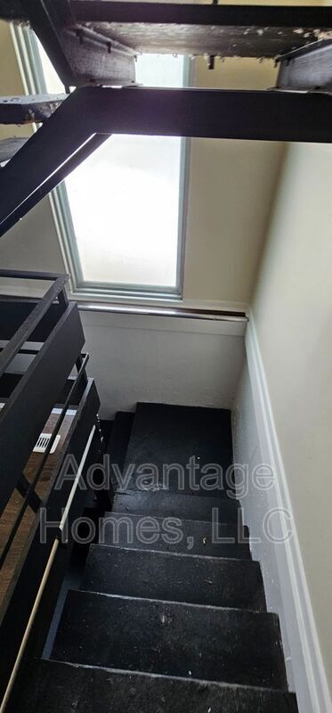 Building Photo - 820 N 70th St