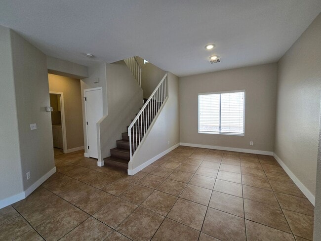 Building Photo - A Fabulous 5 Bedroom Home with 1 Bedroom and 3/4 Bathroom downstairs