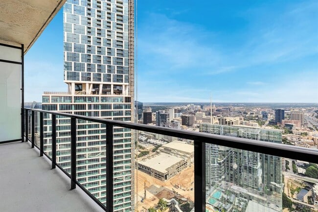 Building Photo - 610 Davis St