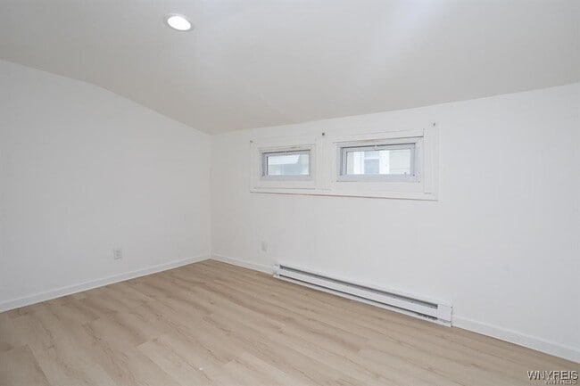 Building Photo - 109 6th Ave