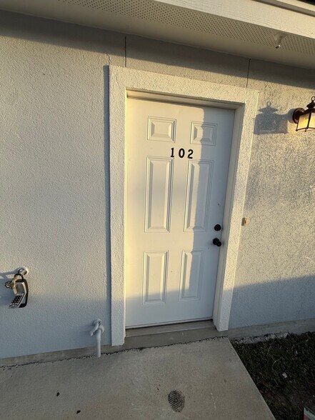 Building Photo - 11114 Baywood St