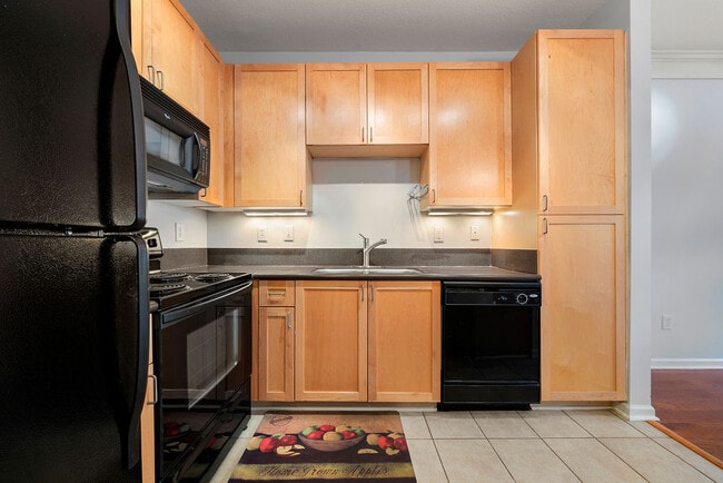 Building Photo - 400 17th St NW