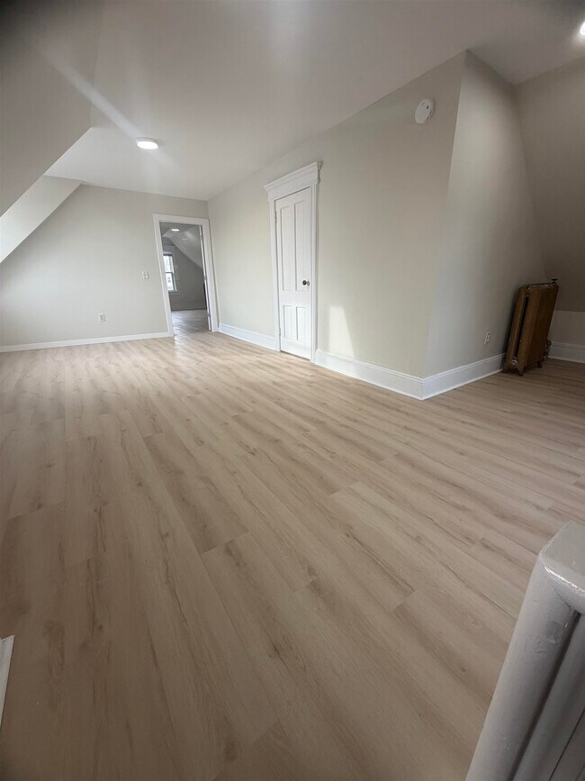 Building Photo - 70 Charles St