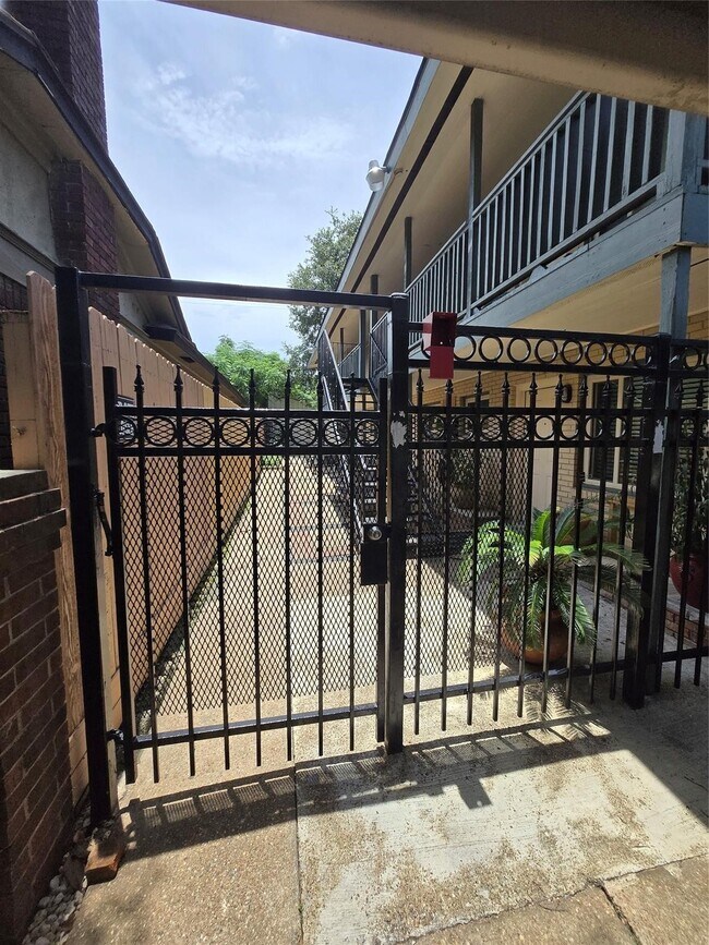 Building Photo - 3910 Dallas St