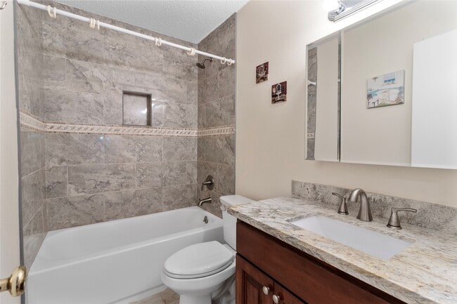 Building Photo - 16319 Pitch Pine Dr