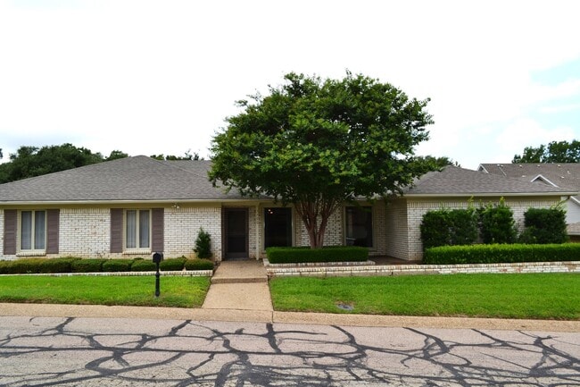 Building Photo - Charming 2 Bed, 2 Bath Home in Waco - Perf...