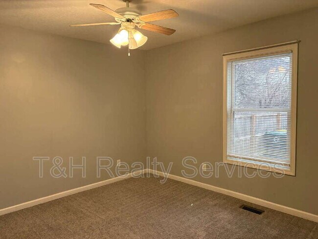 Building Photo - 409 W Washington St