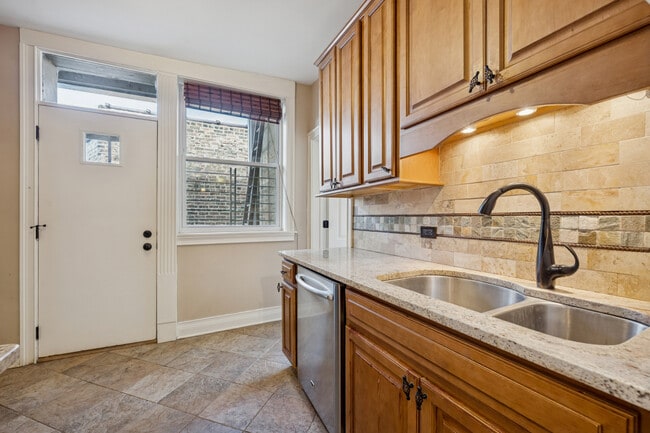 Building Photo - 2315 N Commonwealth Ave