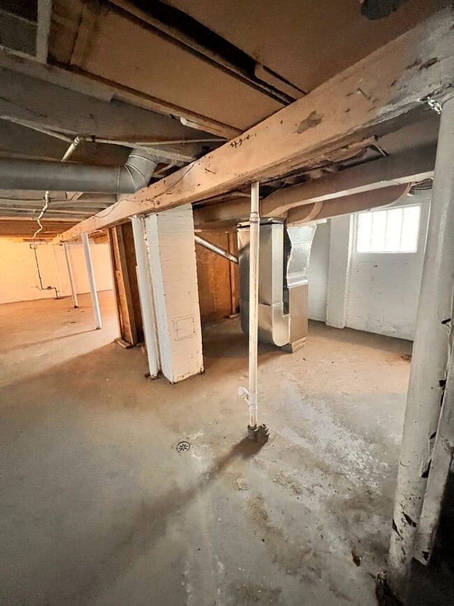 Building Photo - Section 8 welcome