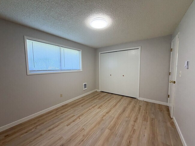 Building Photo - 6131-6131 Onyx Ave