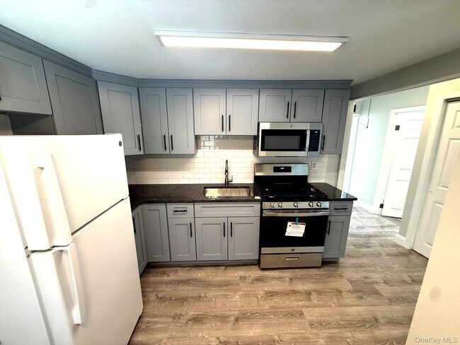 Building Photo - 26 Forest Ln