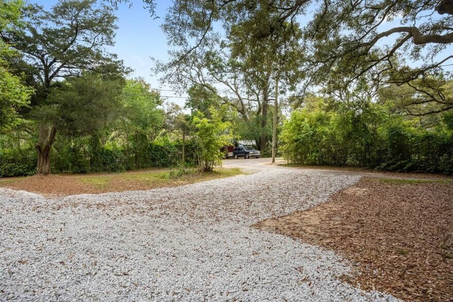 Building Photo - 2001 N 61st Ave