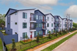 Building Photo - 3235 Dallas St