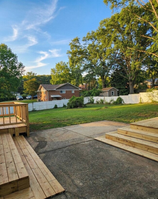 Building Photo - 402 Laurel St