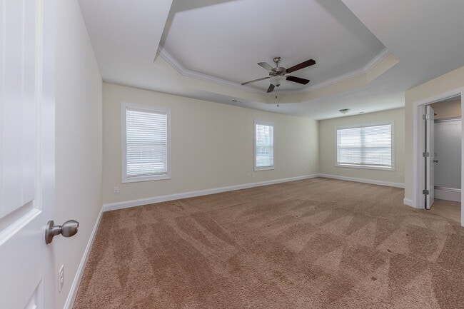 Building Photo - 150 Finch Ln