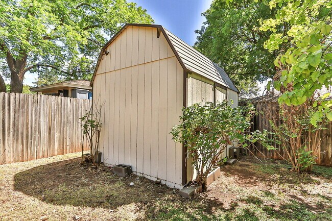 Building Photo - 8107 Salem Ave