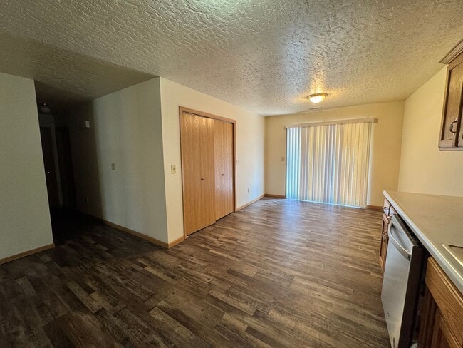 Building Photo - 2 Bedroom, 2 Bathroom Duplex