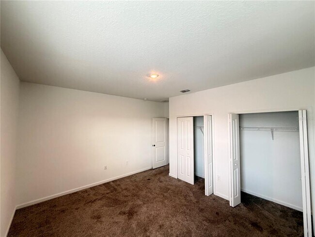Building Photo - 6367 Lakepine St