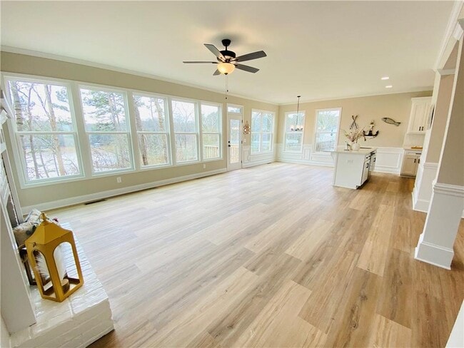 Building Photo - 6960 Diana Cir