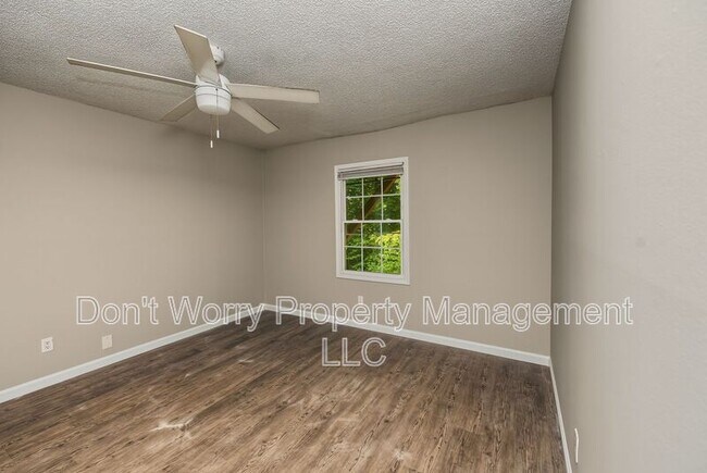Building Photo - 615 Dumaine St