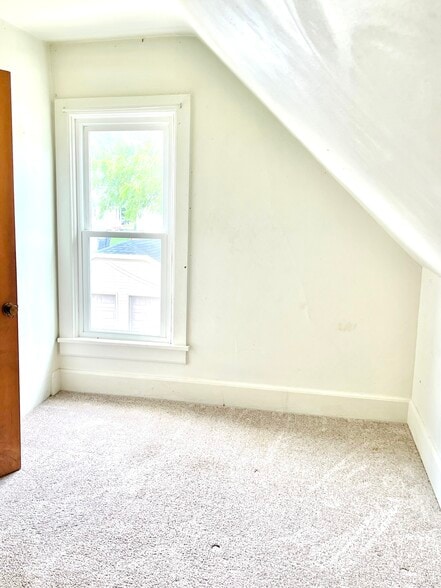 Building Photo - 27 Reed St