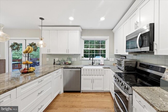 Building Photo - 911 Riva Ridge Dr