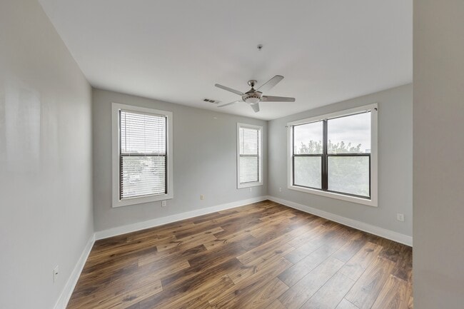 Building Photo - 799 Hammond Dr NE
