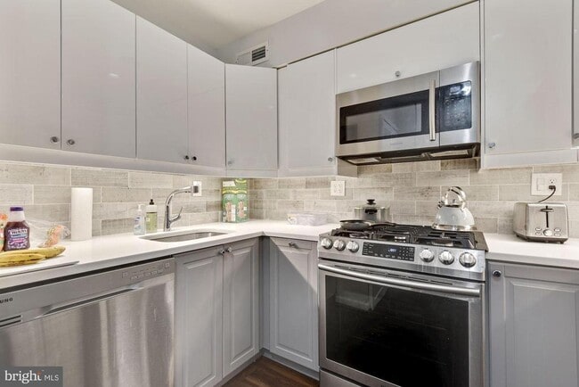 Building Photo - 160 G St SW