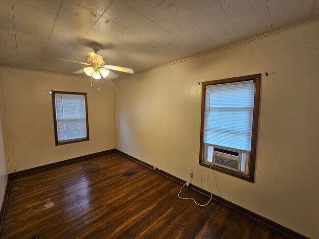 Building Photo - 377 Gilmore St