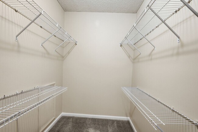 Building Photo - Centrally Located Home in Richmond Hill
