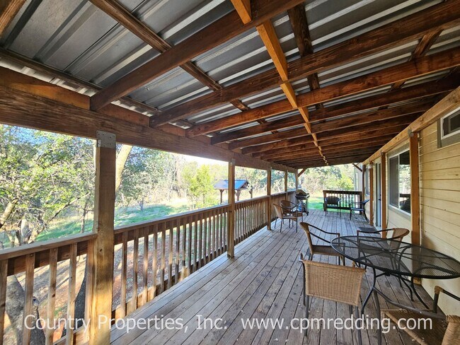 Building Photo - Country Living with 4 Bedrooms plus an Office!