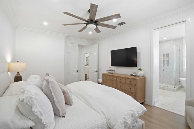Building Photo - 24051 Via Cresta