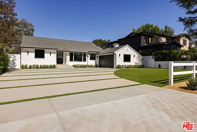 Primary Photo - 5000 Noeline Ave