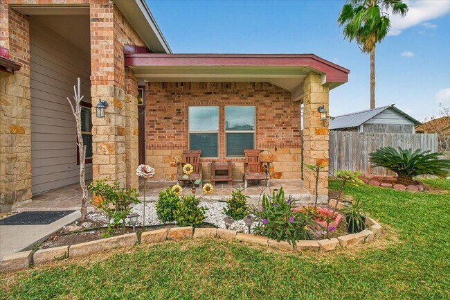 Building Photo - 6901 Anastasia Dr