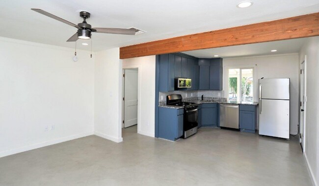 Building Photo - 5044 E Adams St