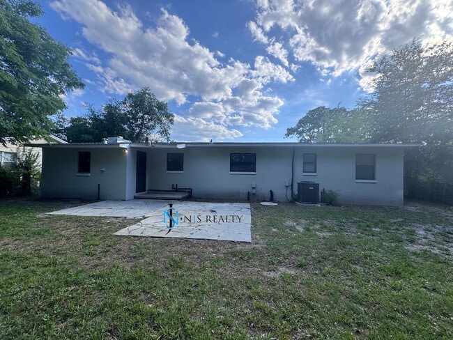 Building Photo - BEAUTIFUL 3/1 large 1417 sq ft home with N...