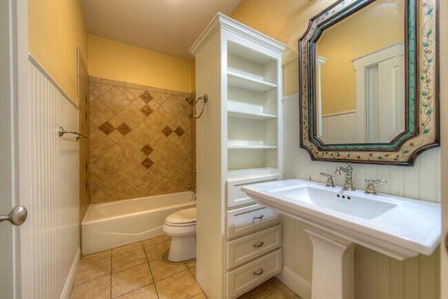 Building Photo - 4527 Avenue B