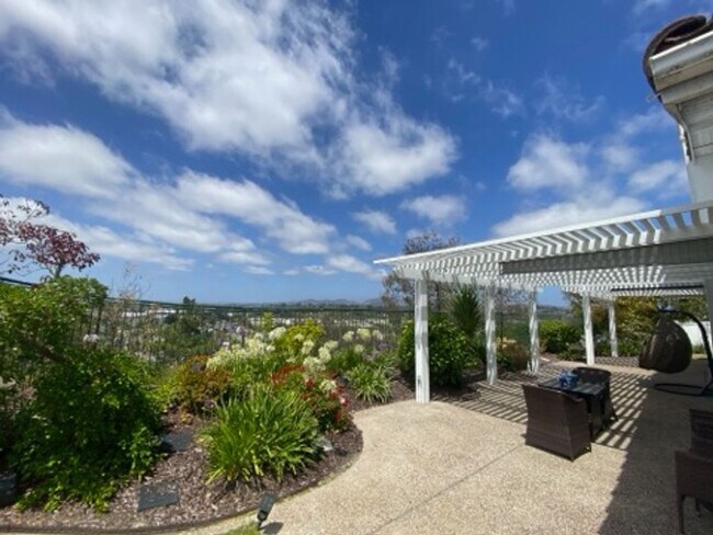 Building Photo - 3+ bd 2.5bth in The Summit of Ocean Hills