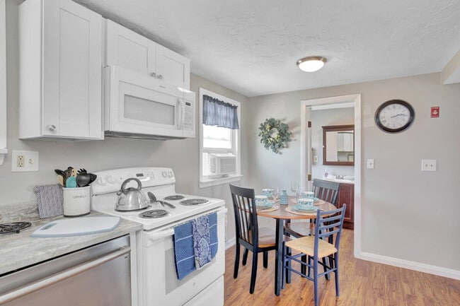 Building Photo - 8 Jones Ave