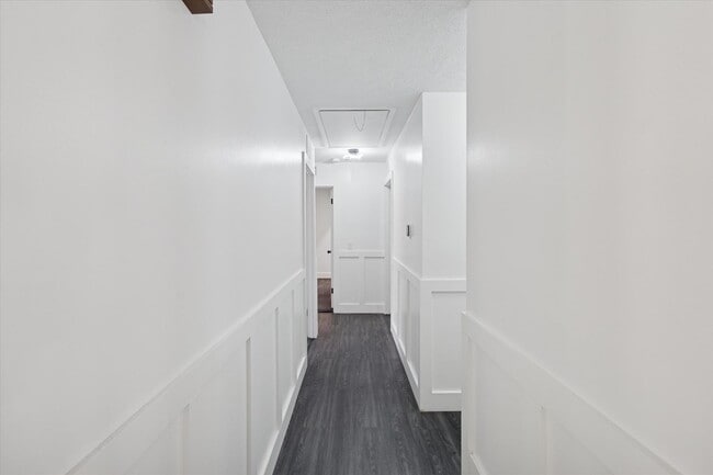 Building Photo - MOVE-IN READY! (Pet Friendly)