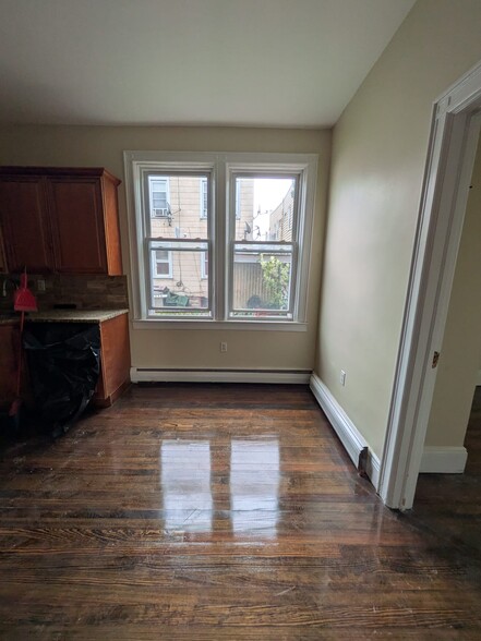 Building Photo - 150 W 20th St