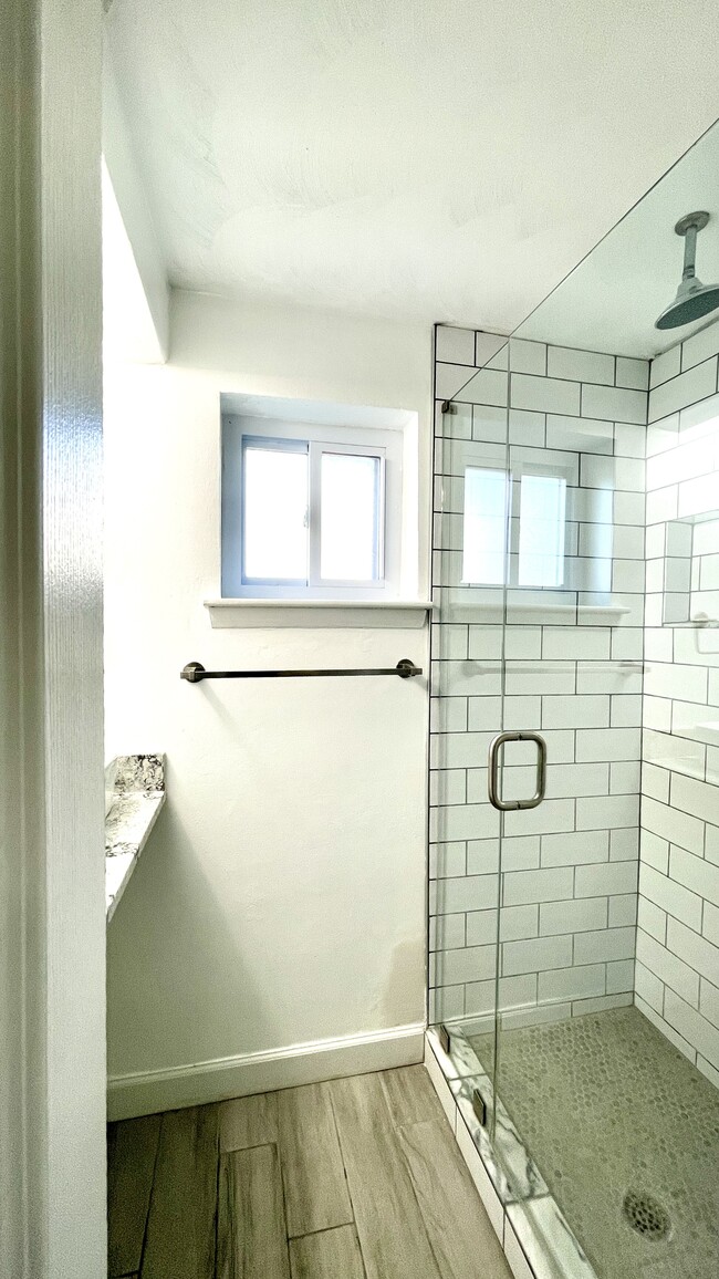 Building Photo - 329 Jacqueline Ave