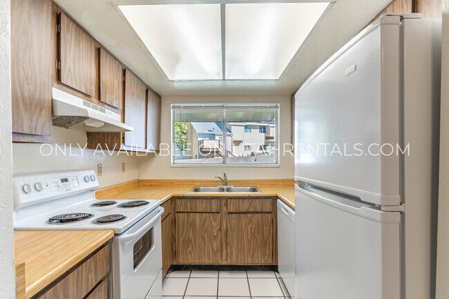 Building Photo - 2416 E 6895 S