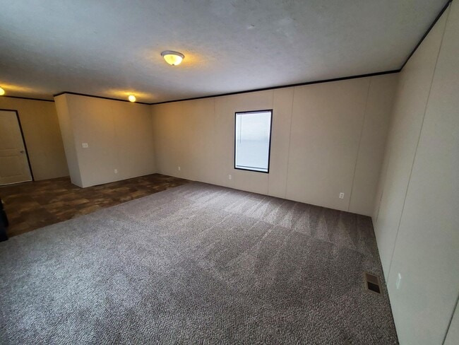 Building Photo - 2 Meadowlark Dr