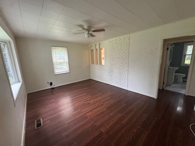 Building Photo - 143 Barrett Heights Rd