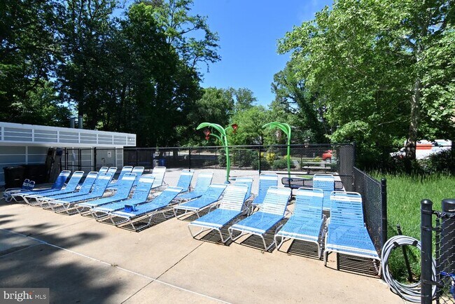Building Photo - 2220 Springwood Dr