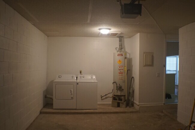 Building Photo - 6158 Sandcrest Cir