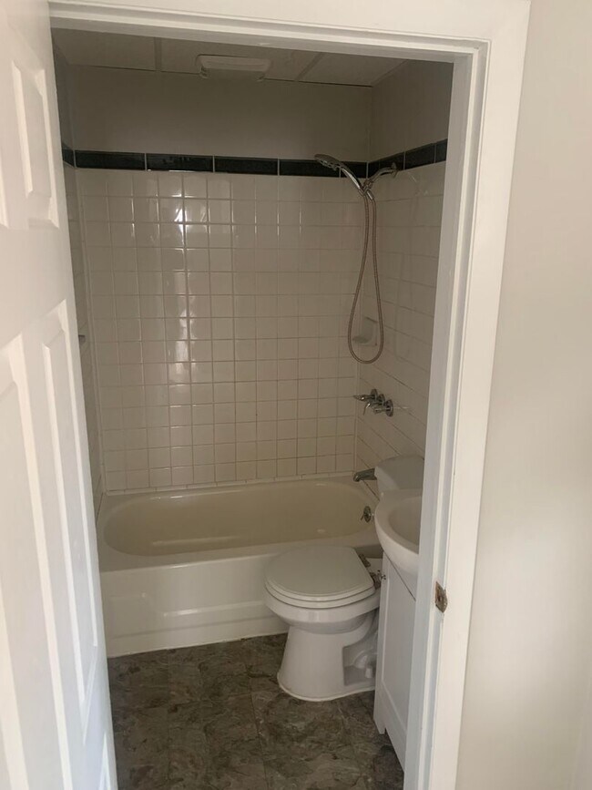 Building Photo - 50 Millbury St