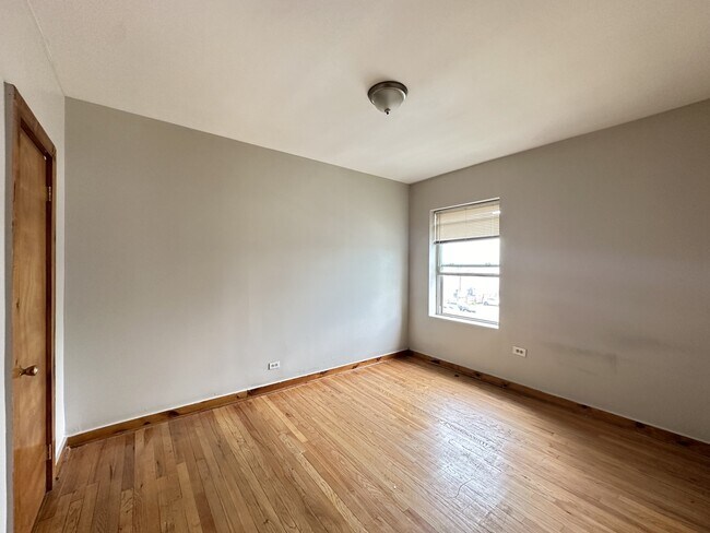 Building Photo - 6710 S Claremont Ave